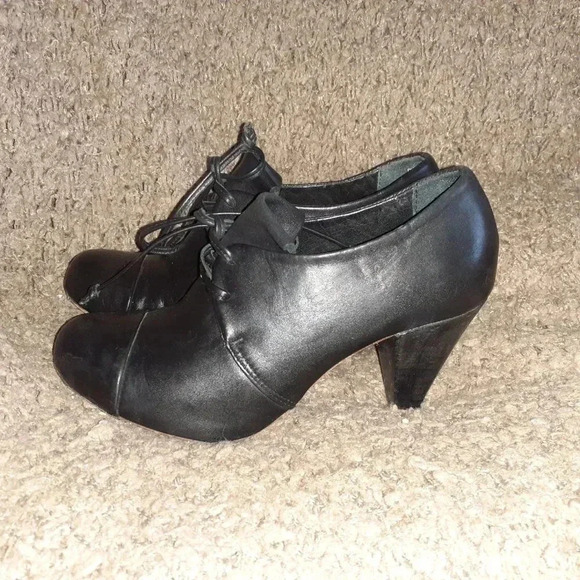 J.SHOES-DIFFUSE-Black Leather Booties/Shooties/Laces-Cap Toe-Sz 6-Excellent - Picture 2 of 7